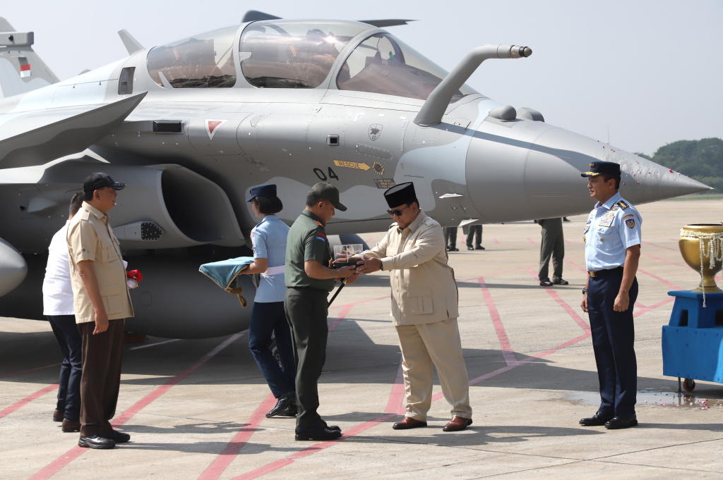 Presiden Prabowo Subianto menyerahkan Jet Tempur Rafale, Falcon 8, Radar dan Rudal buatan Prancis di Lanud Halim Perdanakusuma (Ashar/SinPo.id)