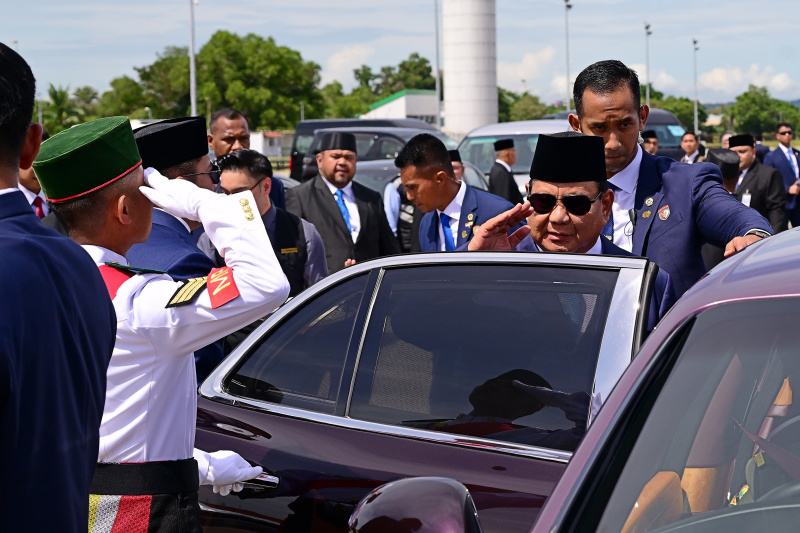 Presiden Prabowo tiba di Brunei Darussalam dalam lawatan Kenegaraan bertemu Sultan Brunei Sultan Haji Hasannal Bolkiah (Ashar/foto-Biro Setpres/SinPo.id)