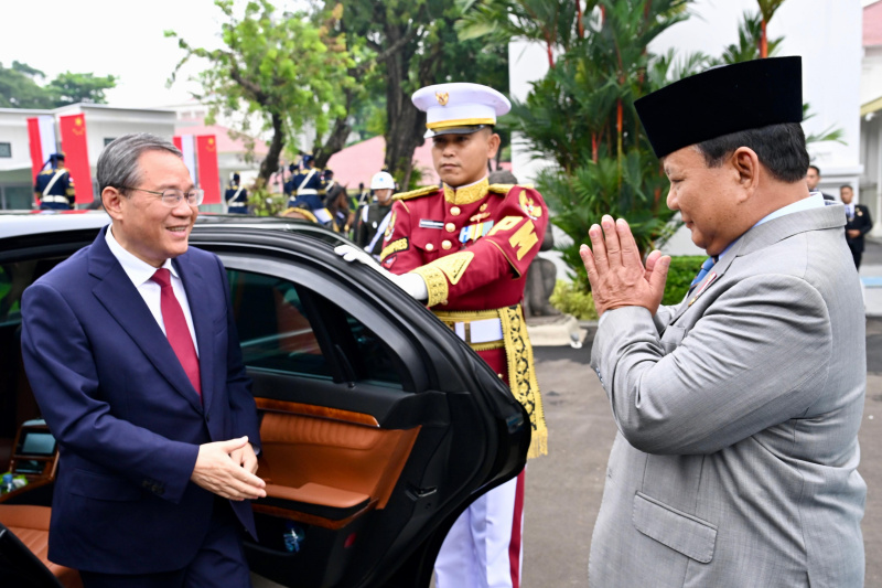 Presiden Prabowo menerima kunjungan kenegaraan PM China Li Qiang di Istana Merdeka (Ashar/Foto:Cahyo-Biropers/SinPo.id)