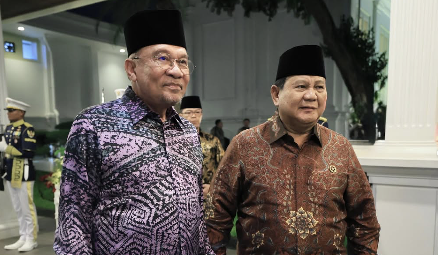 Presiden Prabowo saat menerima PM Malaysia, Anwar Ibrahim. (Agus Priatna/SinPo.id/BPMI Setpres)