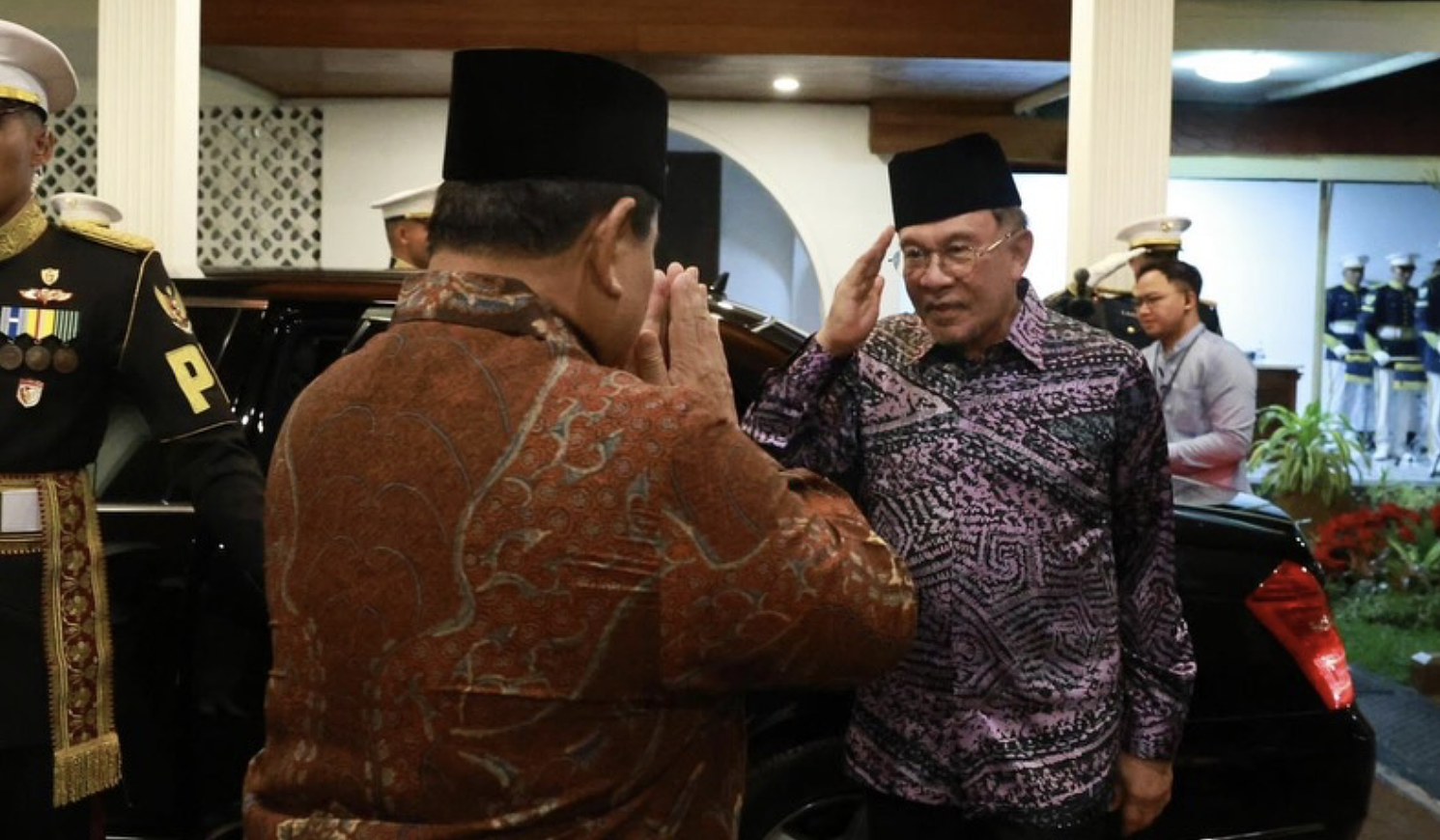Presiden Prabowo saat menerima PM Malaysia, Anwar Ibrahim. (Agus Priatna/SinPo.id/BPMI Setpres)