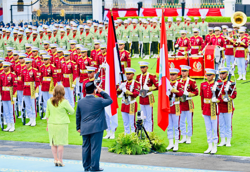 Presiden Prabowo menerima kunjungan kenegaraan Presiden Peru Dina Ercilia Boluarte Zegarra di Istana Merdeka (Ashar/Foto:LailyRachev Biro Setpres/SinPo.id)