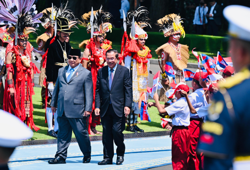 Presiden Prabowo Subianto menerima kunjungan kehormatan dari Presiden Senat Kerajaan Kamboja Samdech Akka Moha Sena Padei Techo Hun Sen  di Istana Kepresidenan (Ashar/Foto:Cahyo-Setpres/SinPo.id)