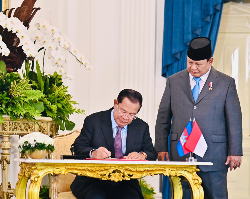 Presiden Prabowo Subianto menerima kunjungan kehormatan dari Presiden Senat Kerajaan Kamboja Samdech Akka Moha Sena Padei Techo Hun Sen  di Istana Kepresidenan (Ashar/Foto:Cahyo-Setpres/SinPo.id)