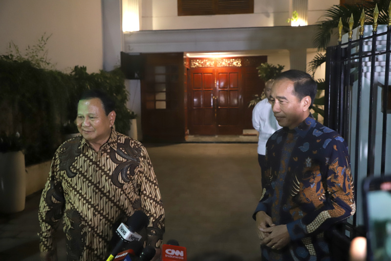 Presiden RI Prabowo Subianto menerima kunjungan dari Presiden Ketujuh Jokowi di Kertanegara untuk bersilaturahmi dan kunjungan balasan (Ashar/SinPo.id)