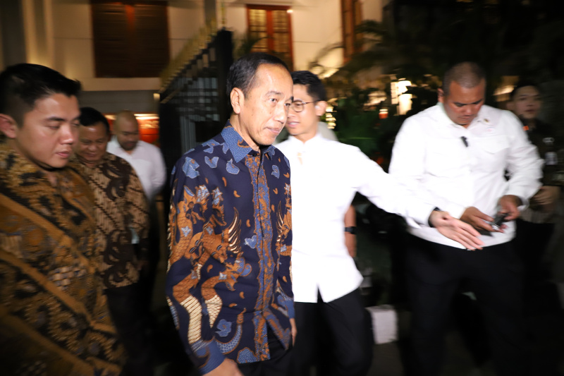 Presiden RI Prabowo Subianto menerima kunjungan dari Presiden Ketujuh Jokowi di Kertanegara untuk bersilaturahmi dan kunjungan balasan (Ashar/SinPo.id)