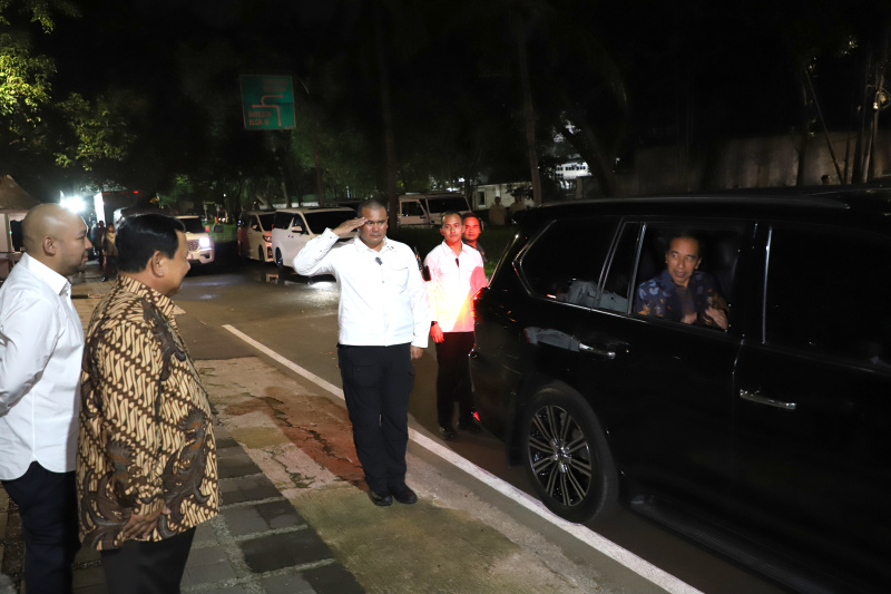 Presiden RI Prabowo Subianto menerima kunjungan dari Presiden Ketujuh Jokowi di Kertanegara untuk bersilaturahmi dan kunjungan balasan (Ashar/SinPo.id)