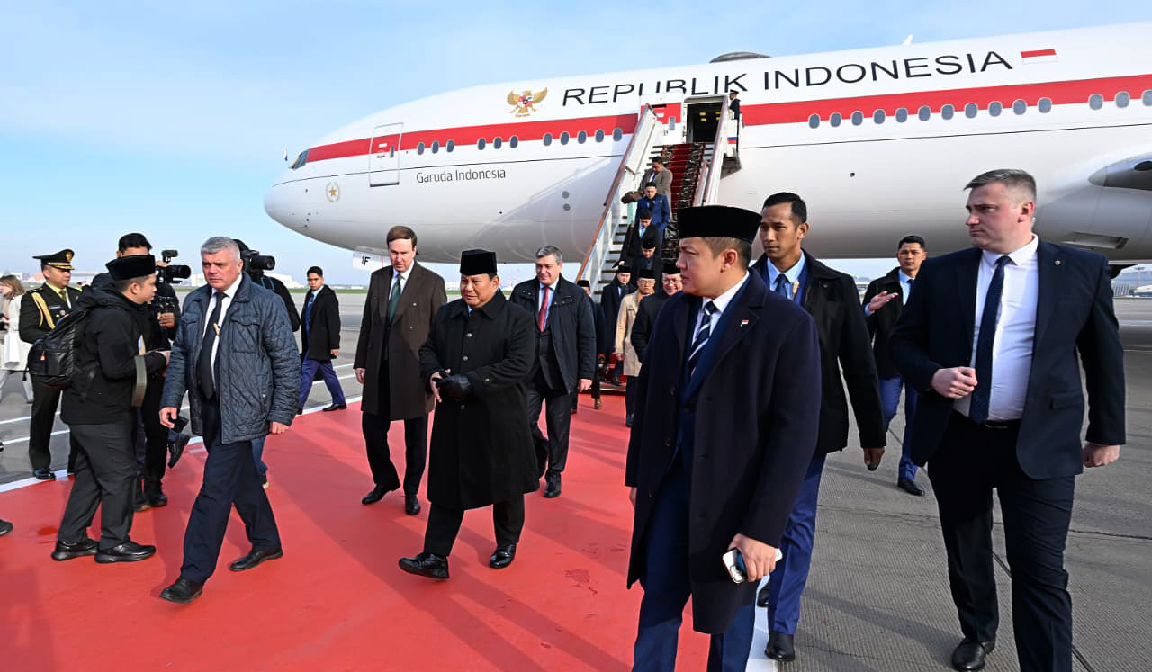 Prabowo tiba di Rusia. (Agus Priatna/SinPo.id)