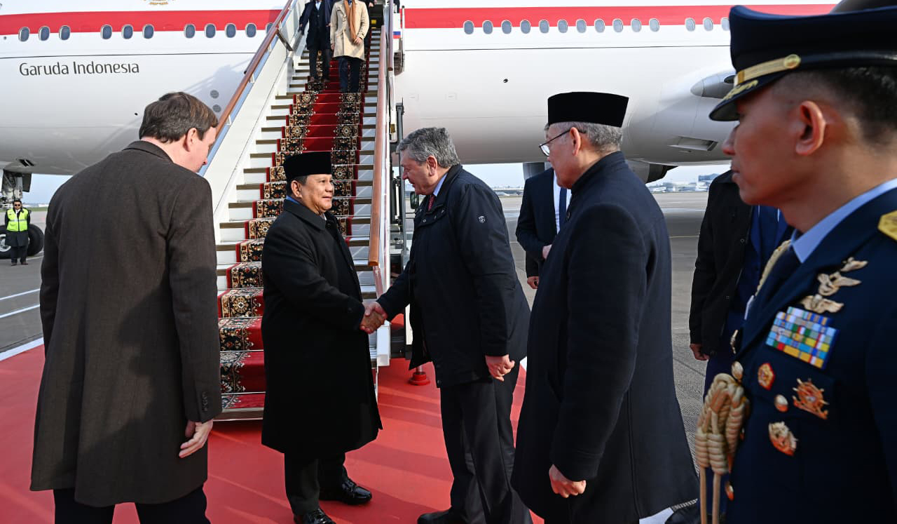 Prabowo tiba di Rusia. (Agus Priatna/SinPo.id)