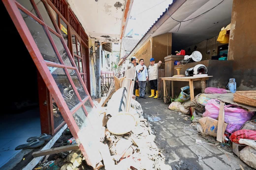 Presiden Prabowo Subianto meninjau korban banjir di Bali (Ashar/Foto: BiroSetpres/SinPo.id)