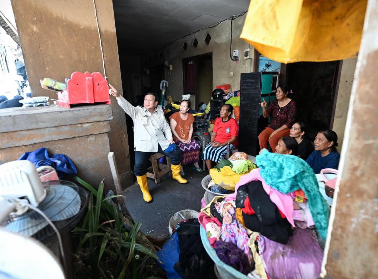 Presiden Prabowo Subianto meninjau korban banjir di Bali (Ashar/Foto: BiroSetpres/SinPo.id)