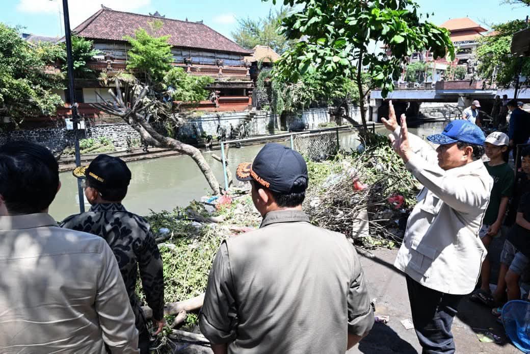 Presiden Prabowo Subianto meninjau korban banjir di Bali (Ashar/Foto: BiroSetpres/SinPo.id)