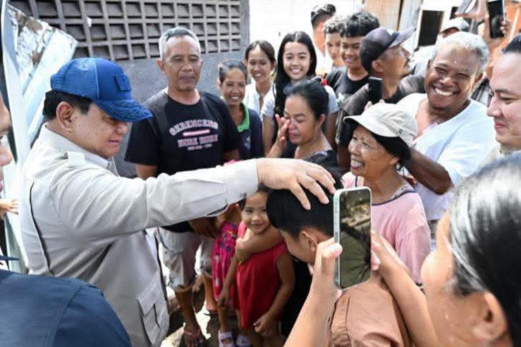 Presiden Prabowo Subianto meninjau korban banjir di Bali (Ashar/Foto: BiroSetpres/SinPo.id)