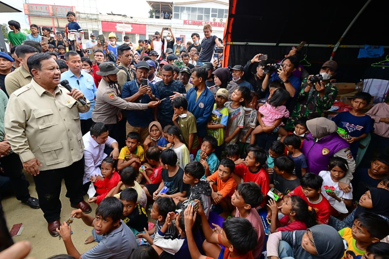 Presiden Prabowo Subianto kembali meninjau korban bencana banjir bandang di Kabupaten Tamiang Provinsi Aceh (Ashar/Foto: BiroSetpres/SinPo.id)