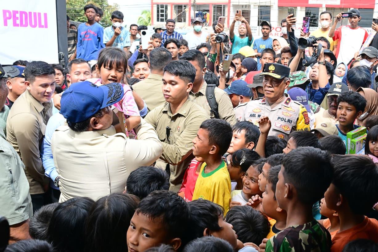 Presiden Prabowo Subianto kembali meninjau korban bencana banjir bandang di Kabupaten Tamiang Provinsi Aceh (Ashar/Foto: BiroSetpres/SinPo.id)