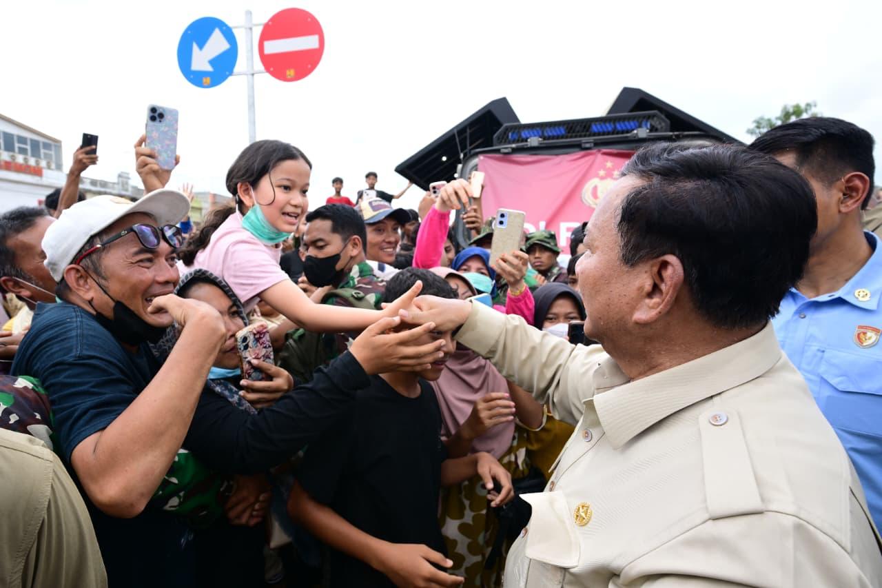 Presiden Prabowo Subianto kembali meninjau korban bencana banjir bandang di Kabupaten Tamiang Provinsi Aceh (Ashar/Foto: BiroSetpres/SinPo.id)