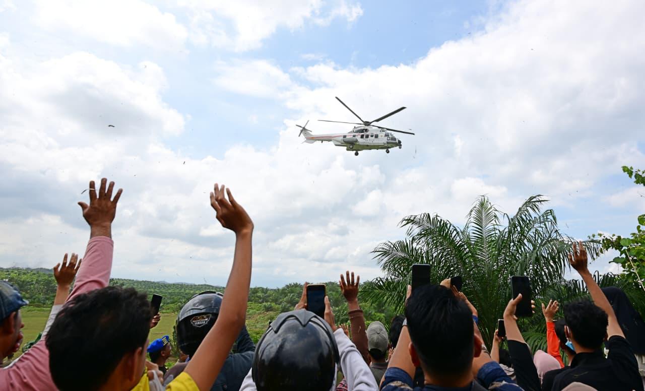 Presiden Prabowo Subianto kembali meninjau korban bencana banjir bandang di Kabupaten Tamiang Provinsi Aceh (Ashar/Foto: BiroSetpres/SinPo.id)