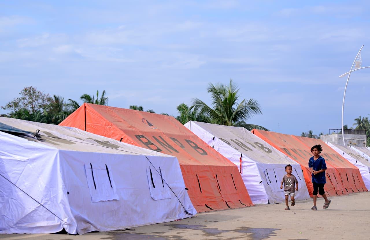 Presiden Prabowo Subianto kembali meninjau korban bencana banjir bandang di Kabupaten Tamiang Provinsi Aceh (Ashar/Foto: BiroSetpres/SinPo.id)