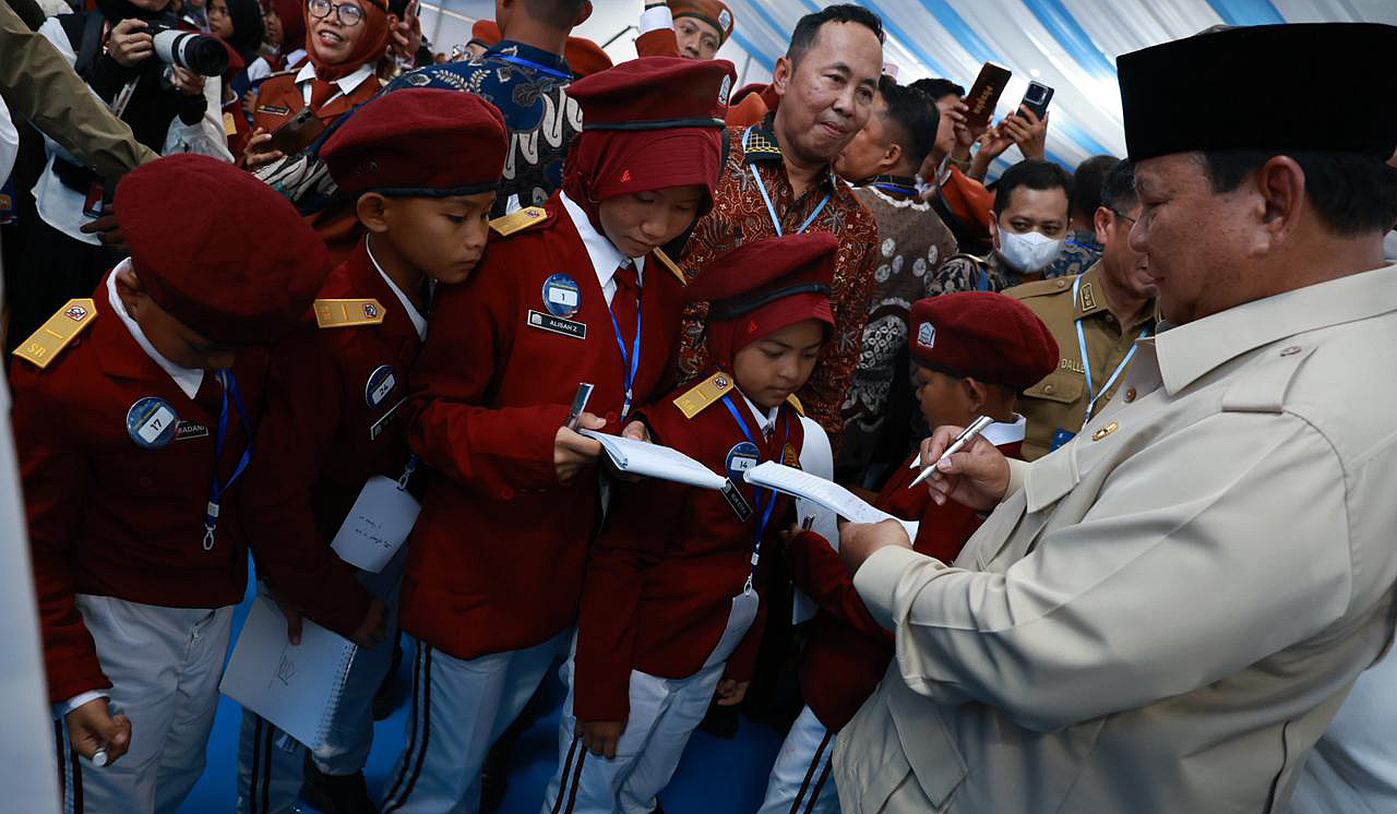 Prabowo resmikan Sekolah Rakyat di Banjarbaru. (Agus Priatna/SinPo.id/BPMI Setpres)