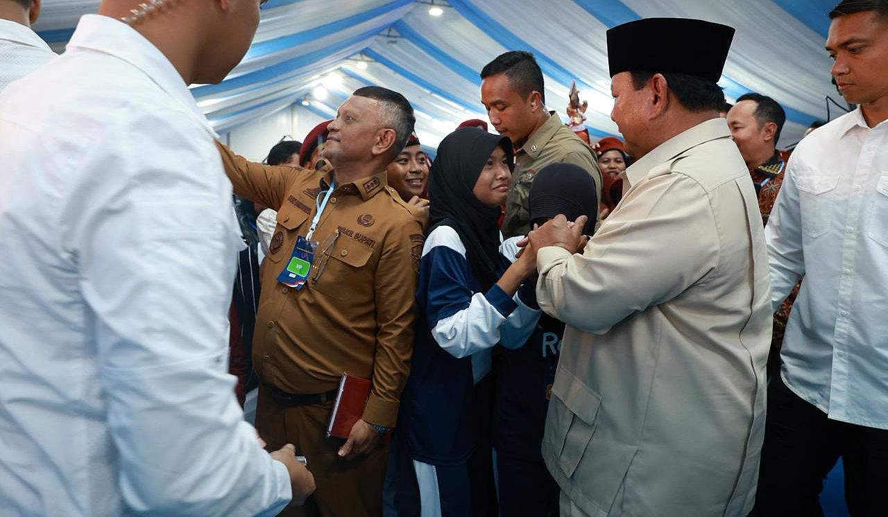 Prabowo resmikan Sekolah Rakyat di Banjarbaru. (Agus Priatna/SinPo.id/BPMI Setpres)