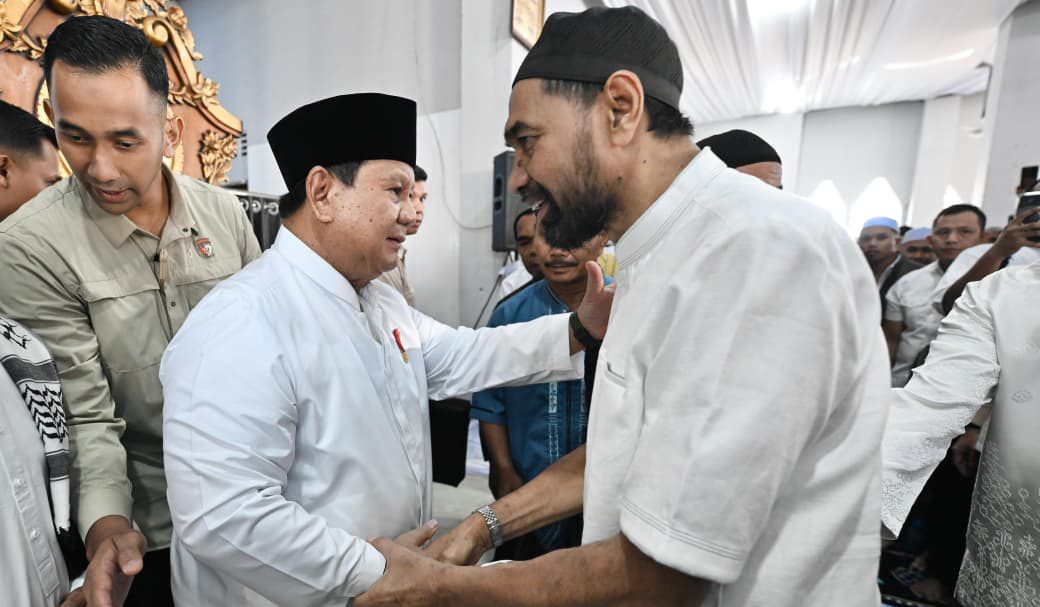 Prabowo salat Idulfitri di Aceh Tamiang. (Agus Priatna/SinPo.id/BPMI Setpres)