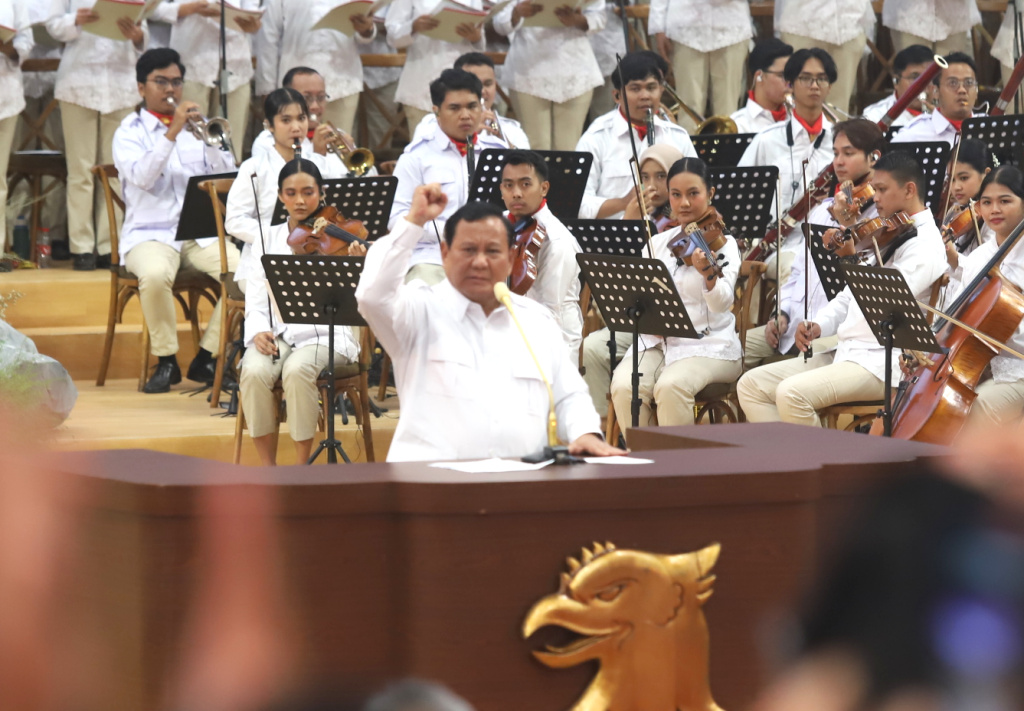 Ketua Umum Partai Gerindra dan juga Presiden terpilih Prabowo Subianto memimpin Rapimnas yang dihadiri oleh Presiden Jokowi di Indonesia GBK Arena (Ashar/SinPo.id)