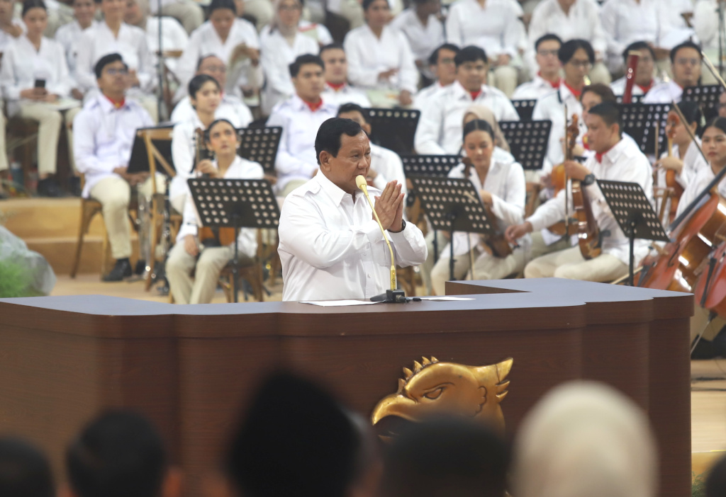 Ketua Umum Partai Gerindra dan juga Presiden terpilih Prabowo Subianto memimpin Rapimnas yang dihadiri oleh Presiden Jokowi di Indonesia GBK Arena (Ashar/SinPo.id)