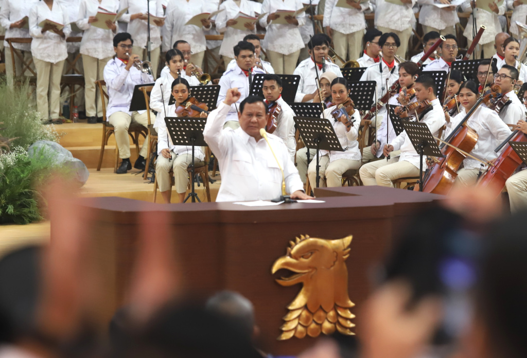 Ketua Umum Partai Gerindra dan juga Presiden terpilih Prabowo Subianto memimpin Rapimnas yang dihadiri oleh Presiden Jokowi di Indonesia GBK Arena (Ashar/SinPo.id)