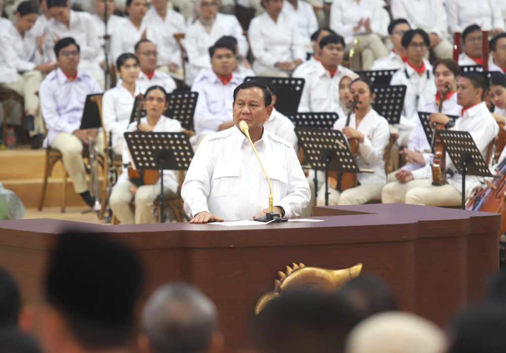 Ketua Umum Partai Gerindra dan juga Presiden terpilih Prabowo Subianto memimpin Rapimnas yang dihadiri oleh Presiden Jokowi di Indonesia GBK Arena (Ashar/SinPo.id)