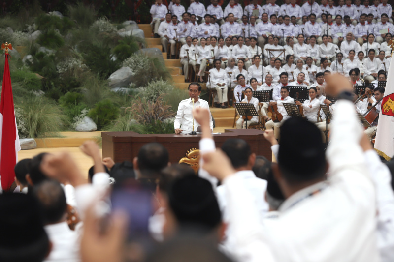 Ketua Umum Partai Gerindra dan juga Presiden terpilih Prabowo Subianto memimpin Rapimnas yang dihadiri oleh Presiden Jokowi di Indonesia GBK Arena (Ashar/SinPo.id)