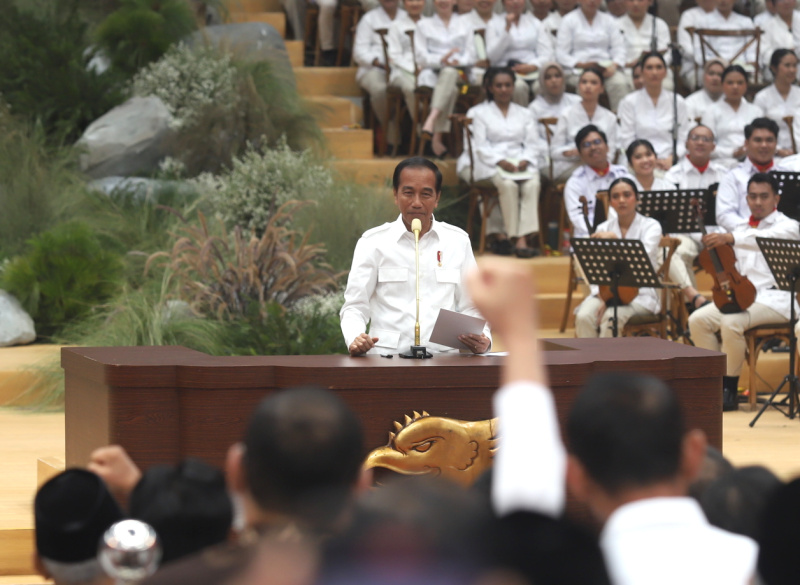 Ketua Umum Partai Gerindra dan juga Presiden terpilih Prabowo Subianto memimpin Rapimnas yang dihadiri oleh Presiden Jokowi di Indonesia GBK Arena (Ashar/SinPo.id)