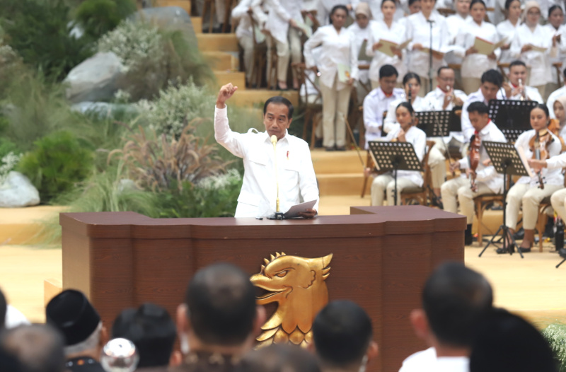 Ketua Umum Partai Gerindra dan juga Presiden terpilih Prabowo Subianto memimpin Rapimnas yang dihadiri oleh Presiden Jokowi di Indonesia GBK Arena (Ashar/SinPo.id)