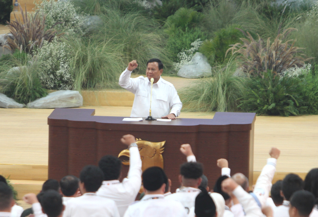 Ketua Umum Partai Gerindra dan juga Presiden terpilih Prabowo Subianto memimpin Rapimnas yang dihadiri oleh Presiden Jokowi di Indonesia GBK Arena (Ashar/SinPo.id)