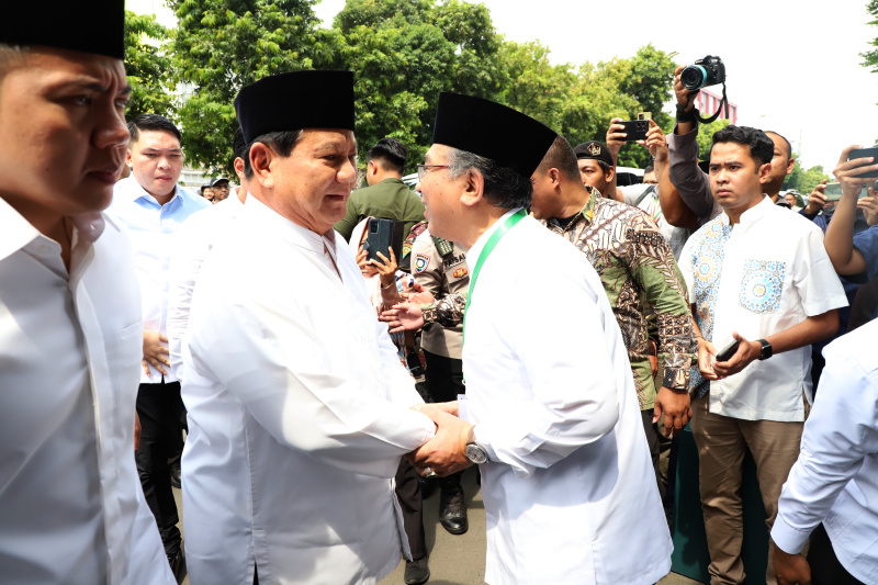 Presiden terpilih Prabowo Subianto dan Wakil Presiden terpilih Gibran Rakabuming Raka menghadiri  acara halal bihalal PBNU (Ashar/SinPo.id)