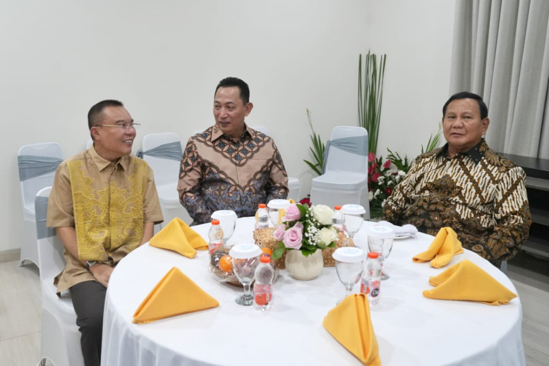 Presiden terpilih Prabowo Subianto menghadiri open house Wakil Ketua DPR RI Prof Sufmi Dasco Ahmad di jalan Denpasar dalam rangka halal bihalal Hari Raya Idul Fitri 1445 H (Ashar/SinPo.id)