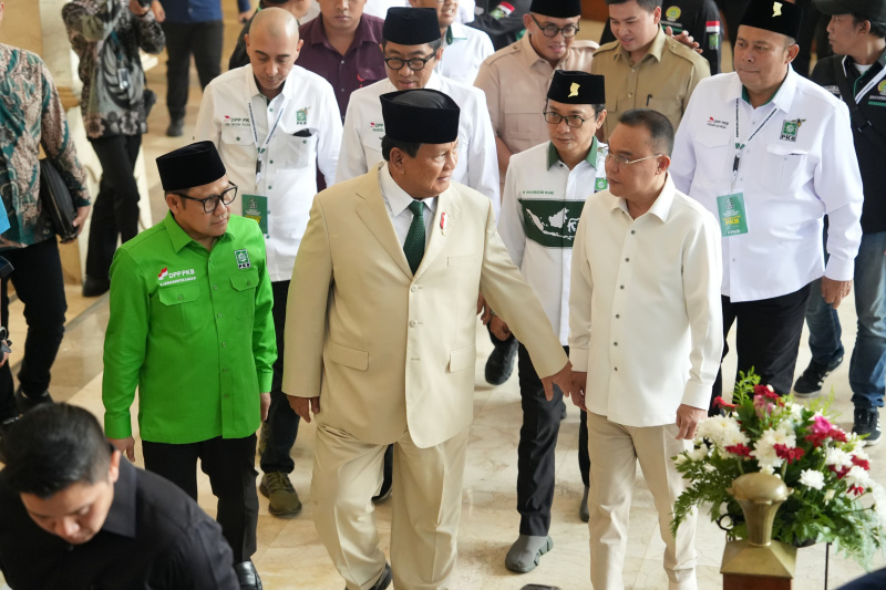 Menhan dan juga Presiden terpilih Prabowo Subianto hadiri Rakornas Legislatif PKB di Hotel Sahid (Ashar/SinPo.id)