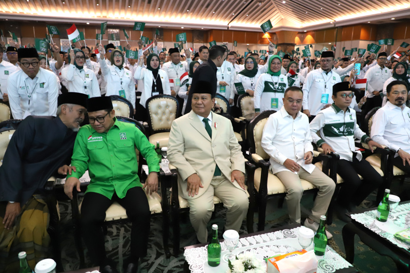 Menhan dan juga Presiden terpilih Prabowo Subianto hadiri Rakornas Legislatif PKB di Hotel Sahid (Ashar/SinPo.id)