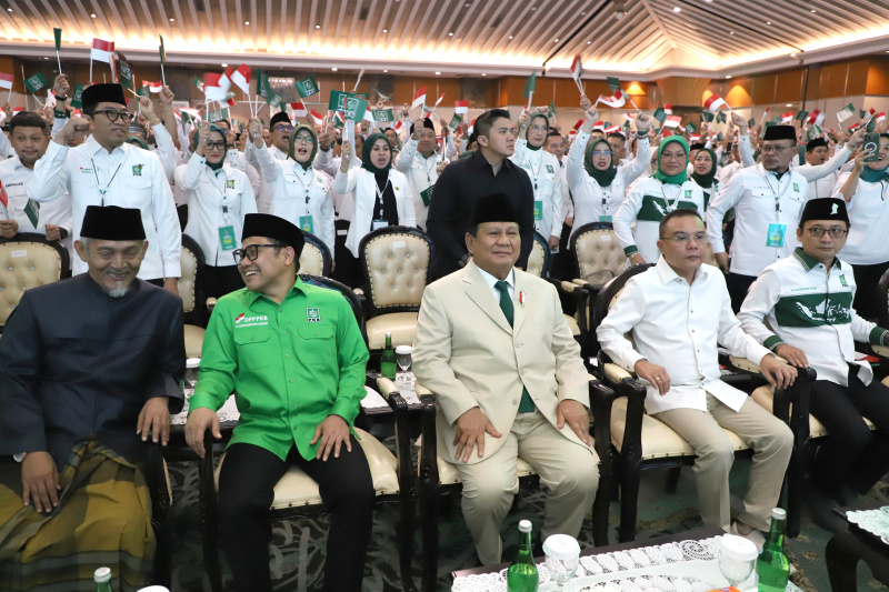 Menhan dan juga Presiden terpilih Prabowo Subianto hadiri Rakornas Legislatif PKB di Hotel Sahid (Ashar/SinPo.id)