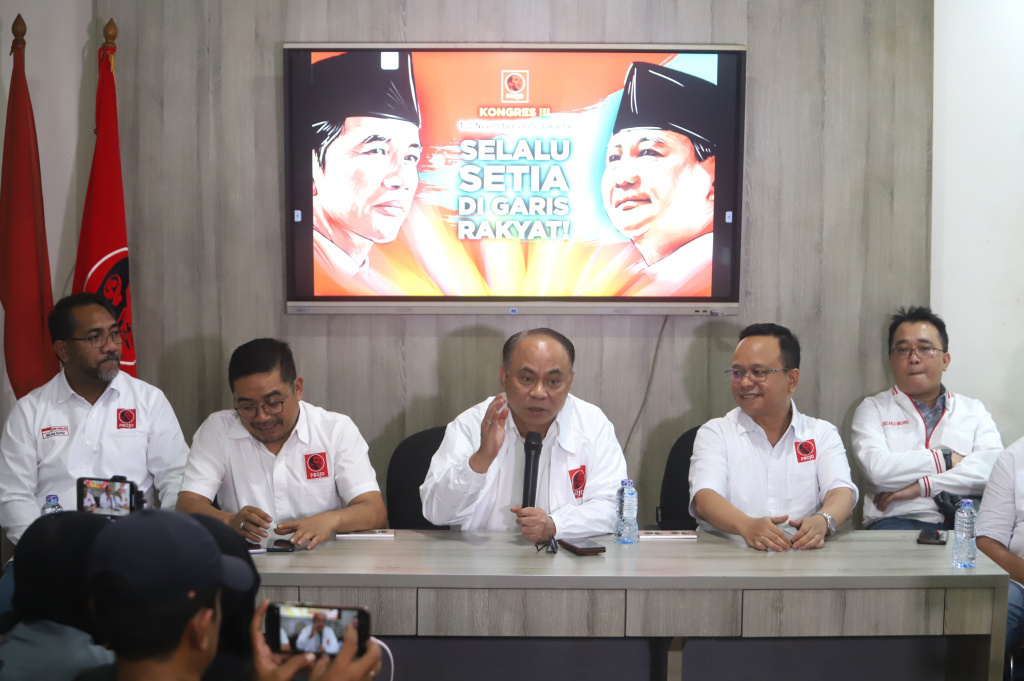 Ketua Umum Projo Budi Arie menggelar konferensi pers terkait akan diselenggarakan Kongres III yang akan dihadiri oleh Jokowi dan Presiden Prabowo Subianto (Ashar/SinPo.id)