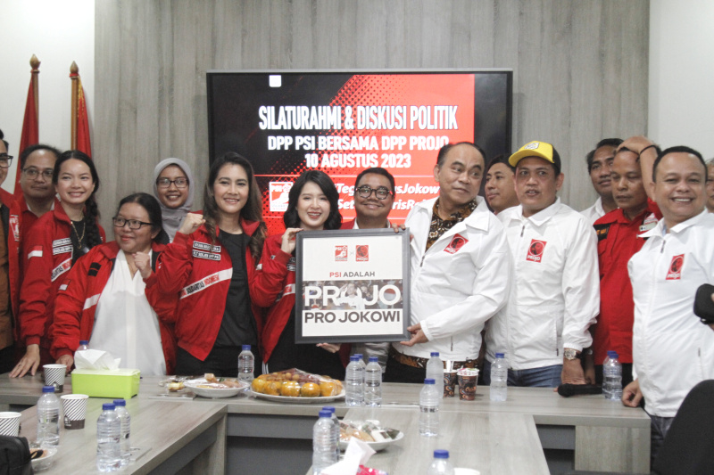 Wakil Ketua Dewan Pembina PSI Grace Natalie sambangi kantor DPP Projo untuk silahturahmi (Ashar/SinPo.id)