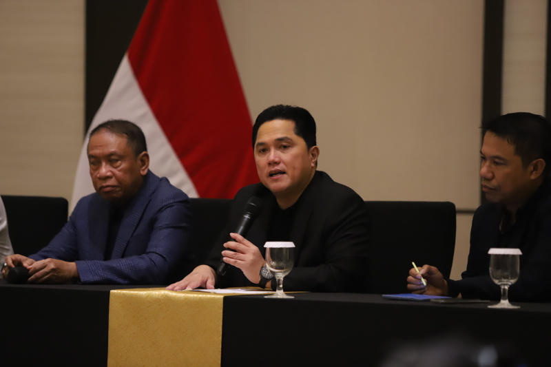 Ketua Umum PSSI Erick Thohir resmi memecat pelatih timnas Shin Tae-yong (Ashar/SinPo.id)