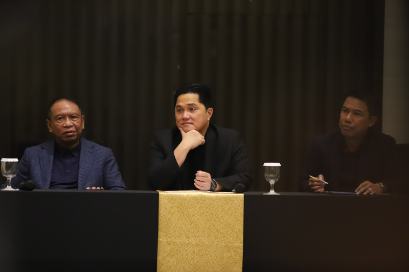 Ketua Umum PSSI Erick Thohir resmi memecat pelatih timnas Shin Tae-yong (Ashar/SinPo.id)