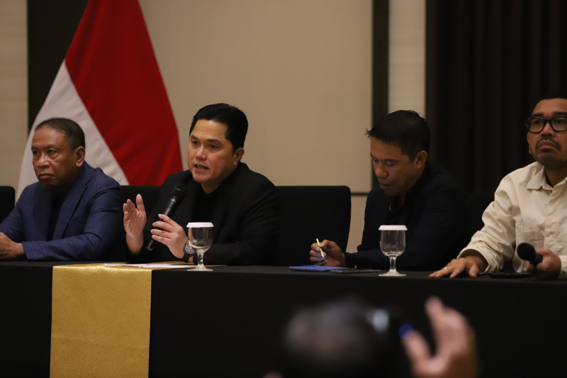 Ketua Umum PSSI Erick Thohir resmi memecat pelatih timnas Shin Tae-yong (Ashar/SinPo.id)