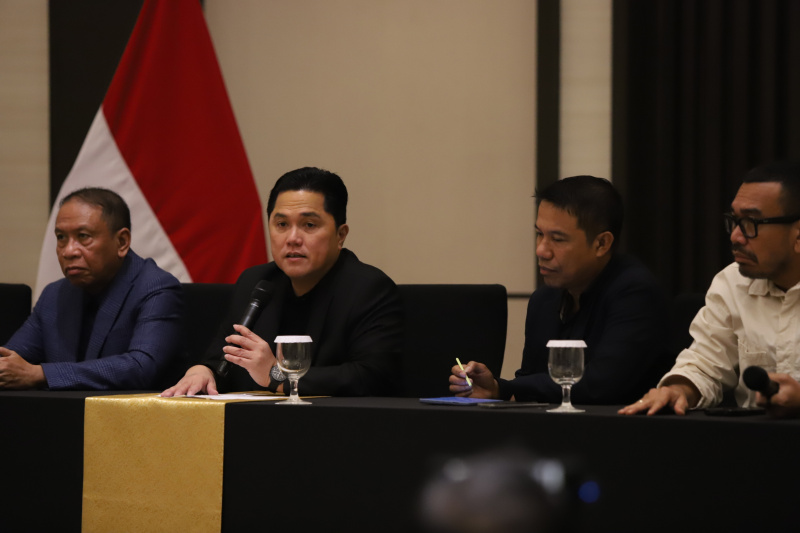 Ketua Umum PSSI Erick Thohir resmi memecat pelatih timnas Shin Tae-yong (Ashar/SinPo.id)