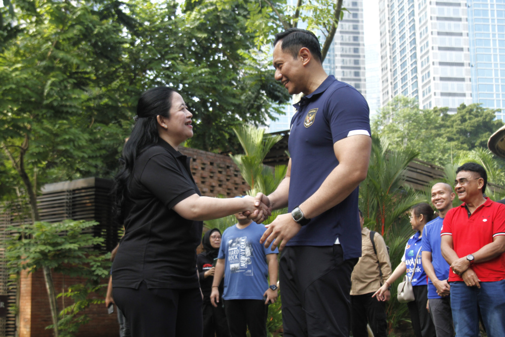 Ketua DPP PDIP Puan Maharani bertemu dengan Ketua Umum Partai Demokrat Agus Harimurti Yudhoyono di Plataran Hutan Kota GBK Senayan (Ashar/SinPo.id)