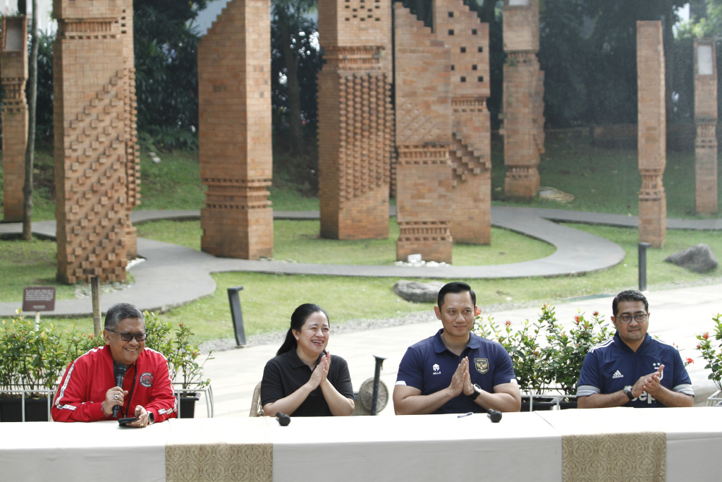 Ketua DPP PDIP Puan Maharani bertemu dengan Ketua Umum Partai Demokrat Agus Harimurti Yudhoyono di Plataran Hutan Kota GBK Senayan (Ashar/SinPo.id)