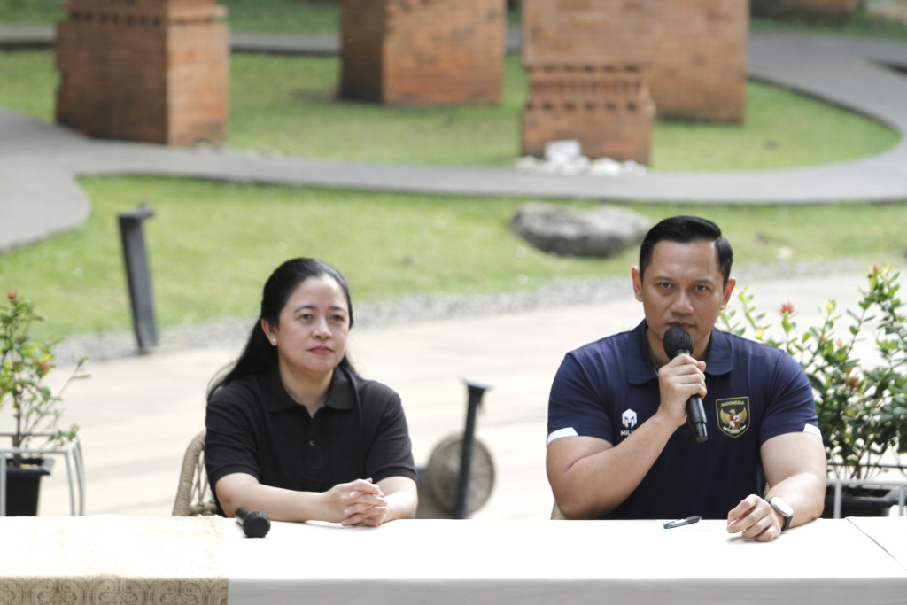 Ketua DPP PDIP Puan Maharani bertemu dengan Ketua Umum Partai Demokrat Agus Harimurti Yudhoyono di Plataran Hutan Kota GBK Senayan (Ashar/SinPo.id)