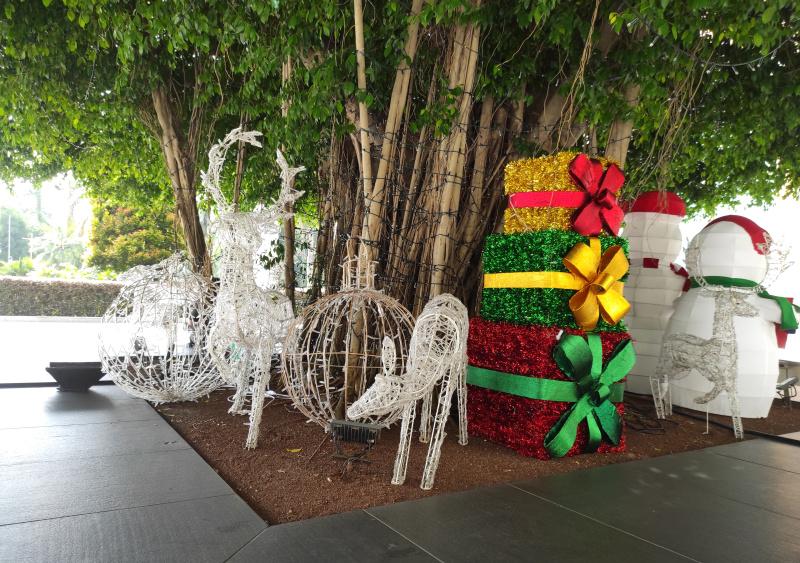 Plaza Senayan menyambut Natal dengan menampilkan ornament Boneka Besar (Ashar/SinPo.id)
