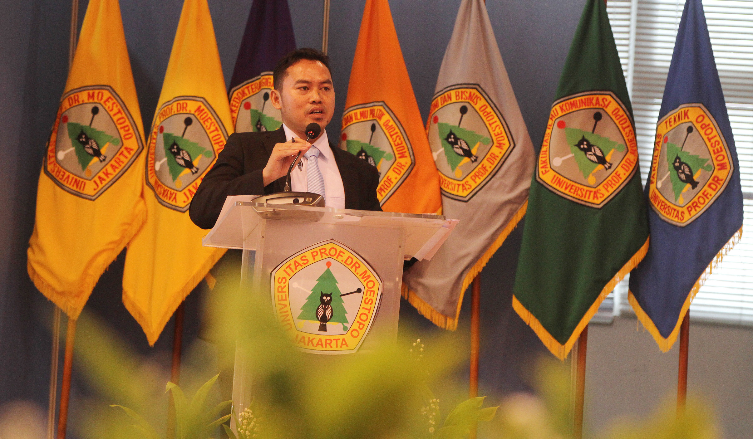 Ketua KWP Ariawan, saat menjalani sidang promosi Doktor di Universitas Prof Dr Moestopo Beragama. (Agus Priatna/SinPo.id)