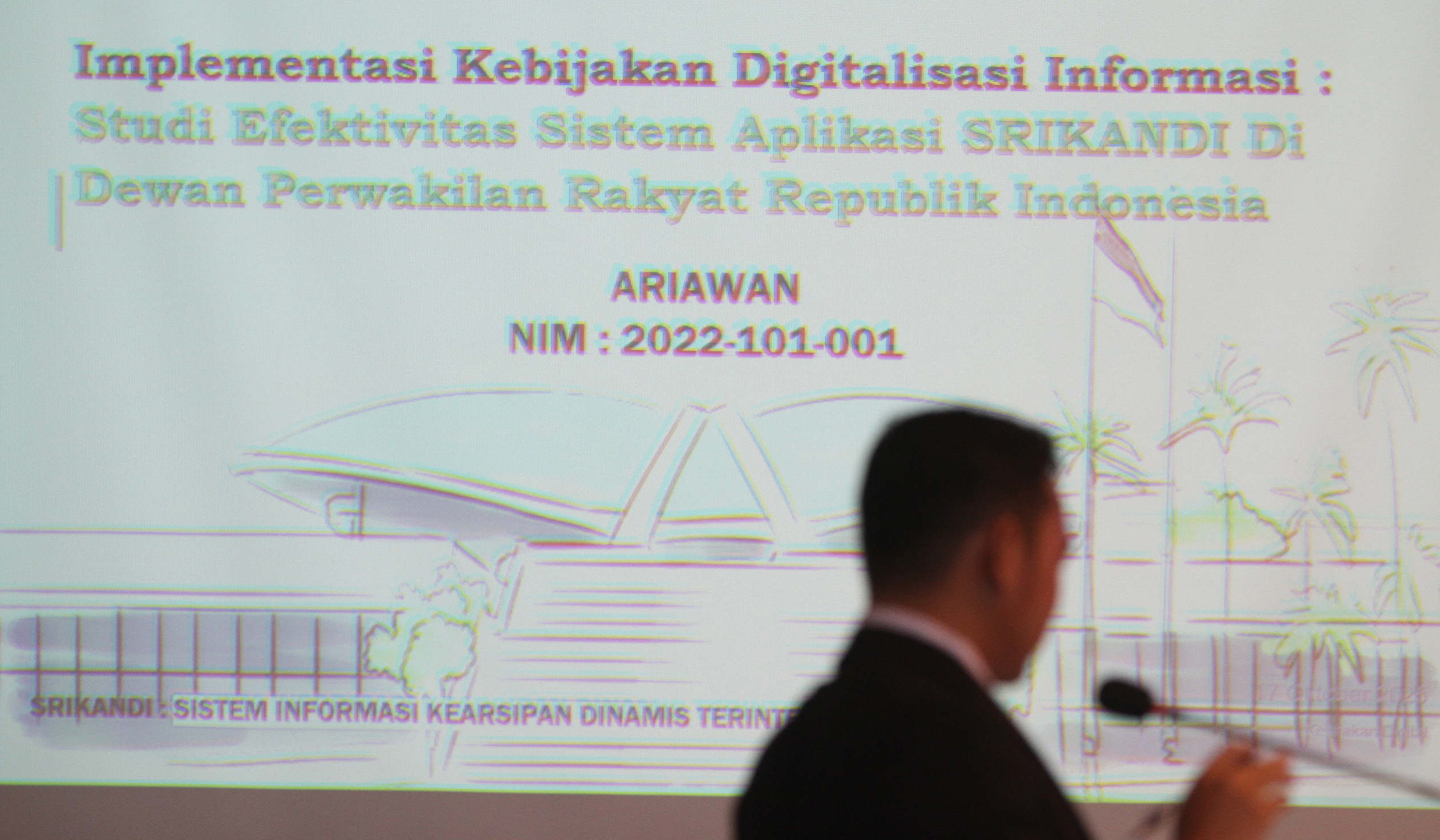 Ketua KWP Ariawan, saat menjalani sidang promosi Doktor di Universitas Prof Dr Moestopo Beragama. (Agus Priatna/SinPo.id)